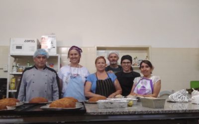 CASI UN CENTENAR DE VECINOS/AS ESTÁ HACIENDO EL CURSO INTENSIVO DE PAN DULCES Y BUDINES, DE LA ESCUELA MUNICIPAL