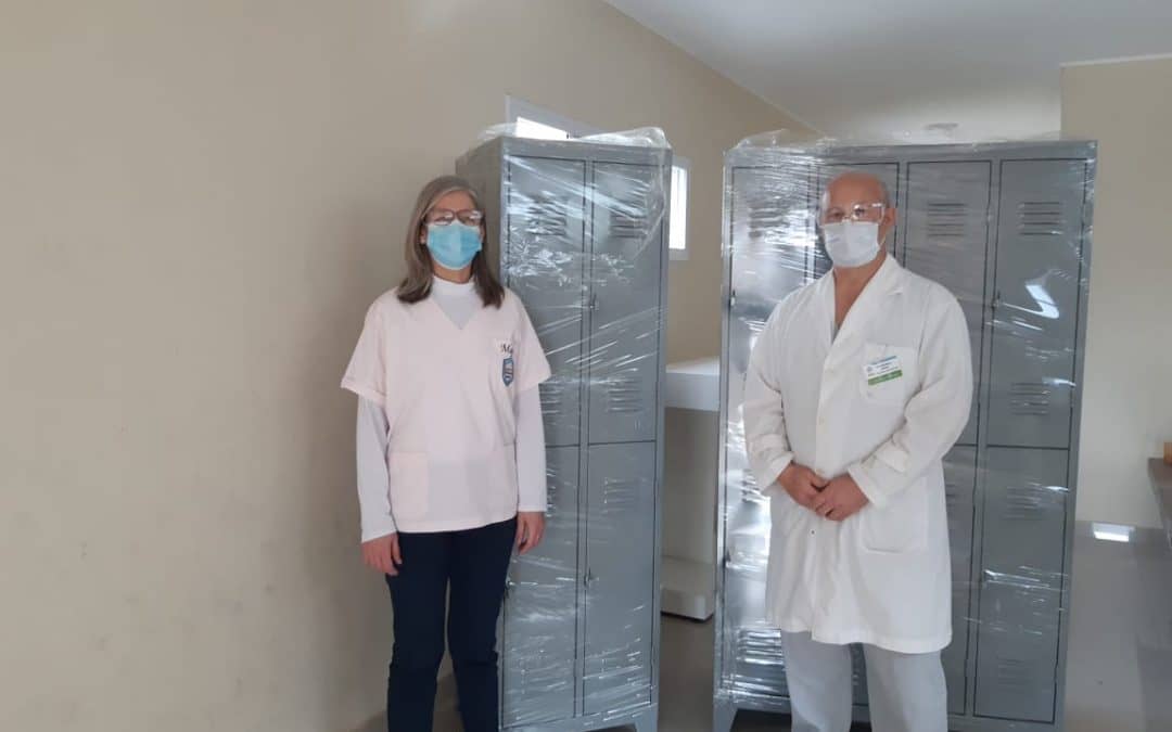 EL HOSPITAL DR. PEDRO T. ORELLANA RECIBIÓ DOS LOCKERS PARA VESTUARIOS ADQUIRIDOS POR DAMAS ROSADAS CON EL APORTE DE VECINOS DE LA COMUNIDAD