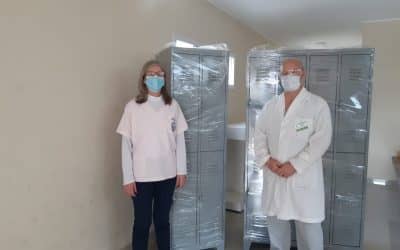 EL HOSPITAL DR. PEDRO T. ORELLANA RECIBIÓ DOS LOCKERS PARA VESTUARIOS ADQUIRIDOS POR DAMAS ROSADAS CON EL APORTE DE VECINOS DE LA COMUNIDAD