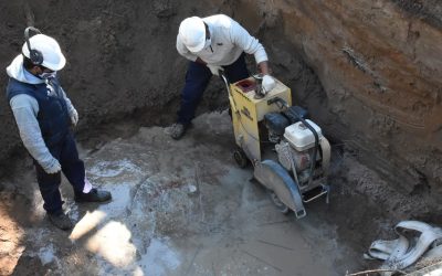 EL MUNICIPIO REPARÓ UNA ROTURA EN EL PLUVIAL DE LA CALLE TOMÁS DAVIS Y AHORA SE TRABAJA EN LA REALIZACIÓN DE UNA BOCA DE REGISTRO