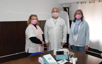 DAMAS ROSADAS DONARON PARA EL HOSPITAL MUNICIPAL DR. PEDRO T. ORELLANA UN OXÍMETRO DE PULSO Y DOS TERMÓMETROS A DISTANCIA