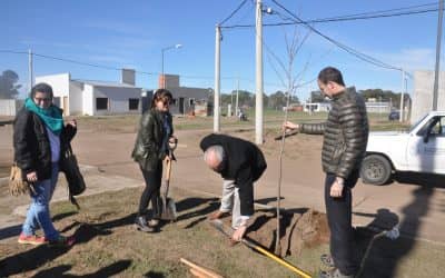 El Rotary plantó un árbol en la Ampliación Urbana