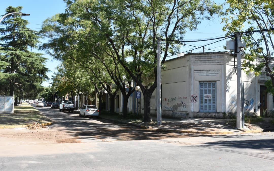 QUEDO TERMINADA LA OBRA DE RECAMBIO DE CAÑERÍA DE CLOACAS EN ROCA Y ALEM Y SE LIBERO LA CALLE AL TRANSITO