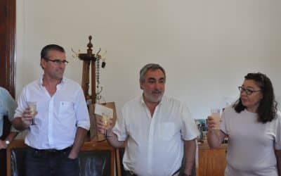 Fernández brindó con la prensa y empleados municipales