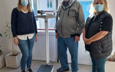 DAMAS ROSADAS RECIBIÓ DEL CLUB DE LEONES LA DONACIÓN DE UNA BALANZA CON MEDIDOR MARCA ROMA PARA EL CENTRO DE REHABILITACIÓN