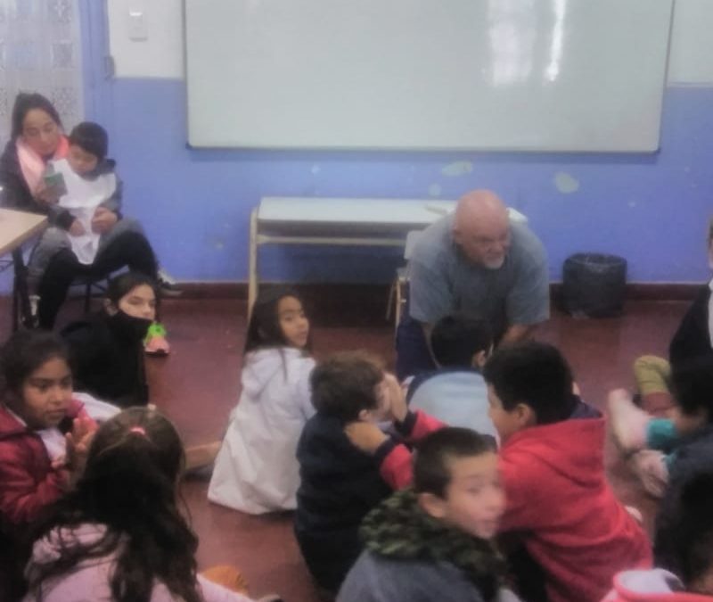 DEFENSA CIVIL DIO UN TALLER DE RCP Y PRIMEROS AUXILIOS A DOCENTES, AUXILIARES Y ALUMNOS DE LA ESCUELA Nº 10 Y JIRIMM Nº 18 DE MARI LAUQUEN