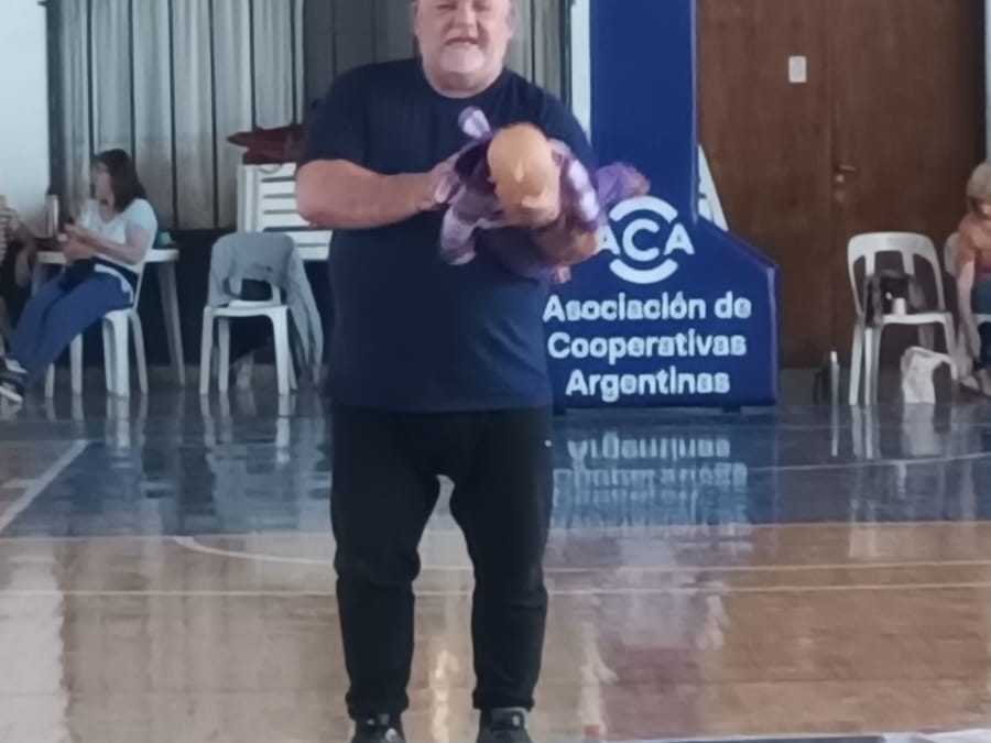 CHARLA DE PRIMEROS AUXILIOS CON TÉCNICAS DE RCP Y USO DE DEA, PARA JUGADORES DE BÁSQUET DE LA CATEGORÍA INFANTIL DEL CLUB ARGENTINO