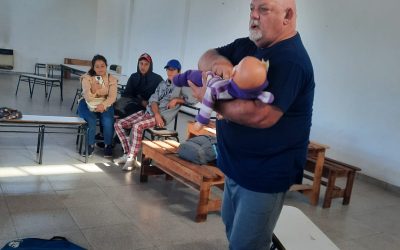 DEFENSA CIVIL MUNICIPAL DIO UN TALLER DE PRIMEROS AUXILIOS Y RCP A ALUMNOS/AS DE LA ESCUELA SECUNDARIA Nº 8