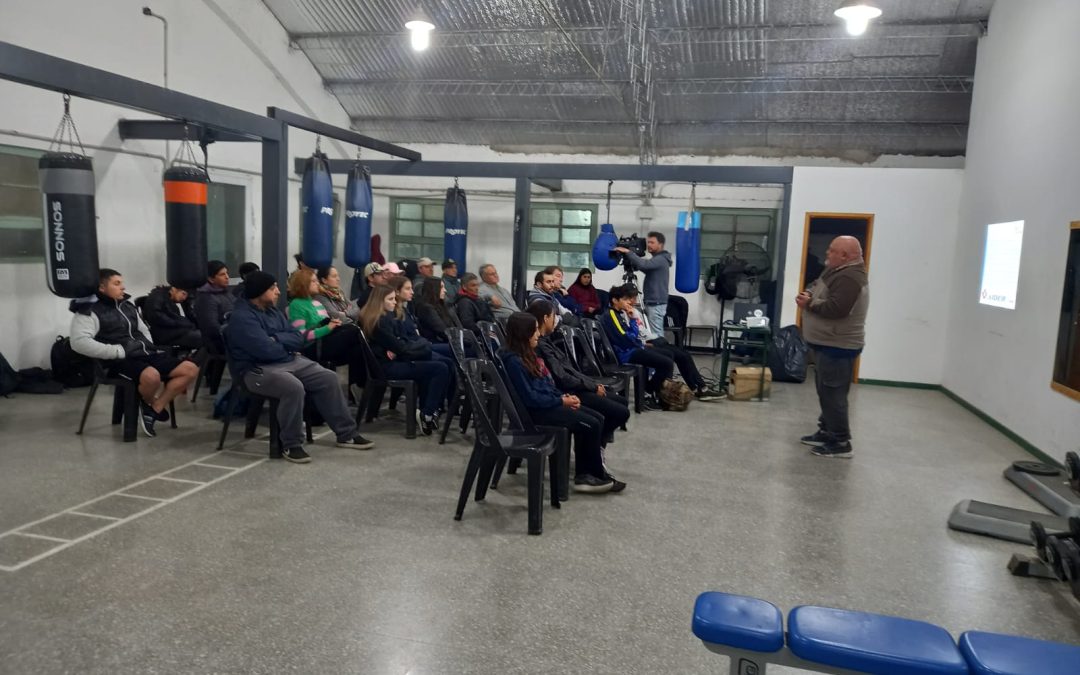 DEFENSA CIVIL MUNICIPAL DIO UNA CHARLA SOBRE PRIMEROS AUXILIOS CON TÉCNICAS DE RCP A INTEGRANTES DE LA ESCUELA MUNICIPAL DE BOX