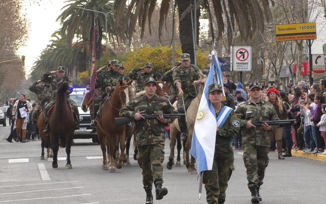 GRAN DESFILE PATRIO POR EL CENTRO DE LA CIUDAD PARA CELEBRAR EL 206° ANIVERSARIO DE LA DECLARACIÓN DE LA INDEPENDENCIA