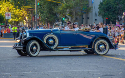 150º ANIVERSARIO: ANTE UNA MULTITUD DESFILARON AUTOS Y MOTOS ANTIGUAS Y CLÁSICAS POR EL BOULEVARD VILLEGAS