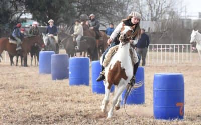 JUEGOS ECUESTRES, ASADO Y TORTAS FRITAS PARA EMPEZAR A CONMEMORAR EL 203° ANIVERSARIO DE LA INDEPENDENCIA
