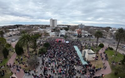 UNA MULTITUD CELEBRÓ EL DÍA DE LA NIÑEZ EN PLAZA SAN MARTÍN CON JUEGOS, ESPECTÁCULOS Y MUCHA ALEGRÍA