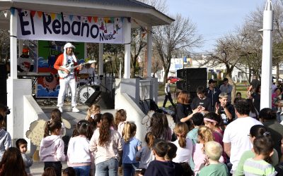 30 DE AGOSTO: CON JUEGOS Y EL SHOW DE “EL REBAÑO MUSIC” EN PLAZA SAN MARTÍN COMENZARON LOS FESTEJOS POR EL MES DE LAS INFANCIAS