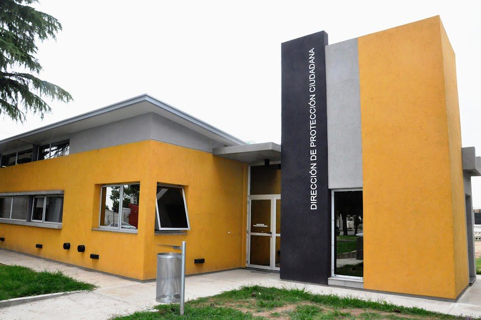 EL MUNICIPIO ENTREGA EQUIPAMIENTO PARA EL PERSONAL DE PROTECCIÓN CIUDADANA: DIEZ MOTOS, CASCOS E INDUMENTARIA