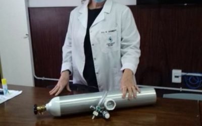 EL HOSPITAL ORELLANA RECIBIÓ UN TUBO DE OXÍGENO ULTRALIVIANO CON REGULADOR: FUE ADQUIRIDO POR DAMAS ROSADAS CON EL APORTE DE UNA VECINA