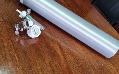 EL HOSPITAL ORELLANA RECIBIÓ UN TUBO DE OXÍGENO ULTRALIVIANO Y UN REGULADOR CAUDALÍMETRO COMPRADOS POR DAMAS ROSADAS CON DONACIONES DE VECINOS