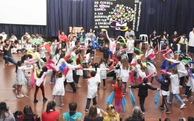 EL CORO DE NIÑOS DE LA EP 45 Y EL ENSAMBLE DE UKELELES SE HICIERON ESCUCHAR EN EL COLEGIO NACIONAL