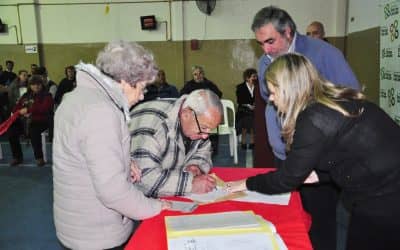 Acto de firma y entrega de escrituras