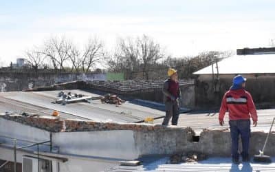 EL MUNICIPIO AVANZA CON LAS OBRAS DE REPARACIÓN DE LOS TECHOS EN LOS EDIFICIOS DEL JARDÍN 901 Y LA ESCUELA Nº 2