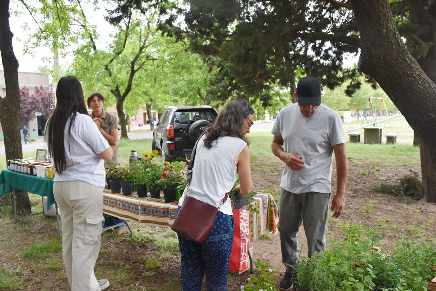 MAÑANA (SÁBADO) VUELVE LA FERIA ECOFINES A LA PLAZOLETA ALMIRANTE BROWN