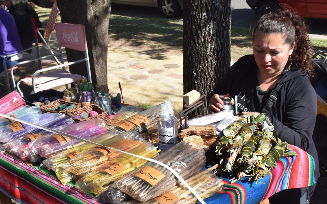 SIN DESCANSO POR EL FIN DE SEMANA LARGO, LA FERIA ECOFINES VOLVERÁ A  ESTAR ESTE SÁBADO EN LA PLAZOLETA ALMIRANTE BROWN