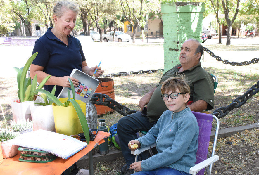 MAÑANA (SÁBADO) HABRÁ FERIA ECOFINES Y PUESTO DE ECOCANJE EN LA PLAZOLETA ALMIRANTE BROWN