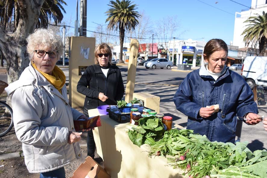 LA FERIA ECOFINES TRADICIONAL ESTARÁ PASADO MAÑANA (SÁBADO) EN LA PLAZOLETA ALMIRANTE BROWN: SE SUMARÁN EL PUESTO DE ECOCANJE Y PUNTO VERDE MÓVIL