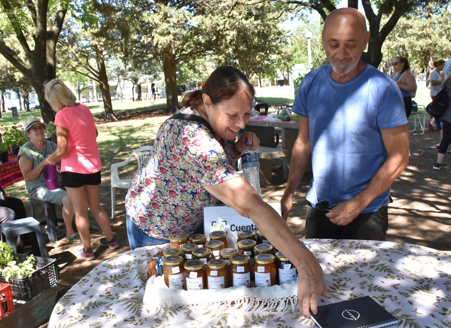 COMO CADA SÁBADO, LA FERIA ECOFINES TRADICIONAL Y EL PUNTO VERDE MÓVIL ESTARÁN MAÑANA EN LA PLAZOLETA ALMIRANTE BROWN