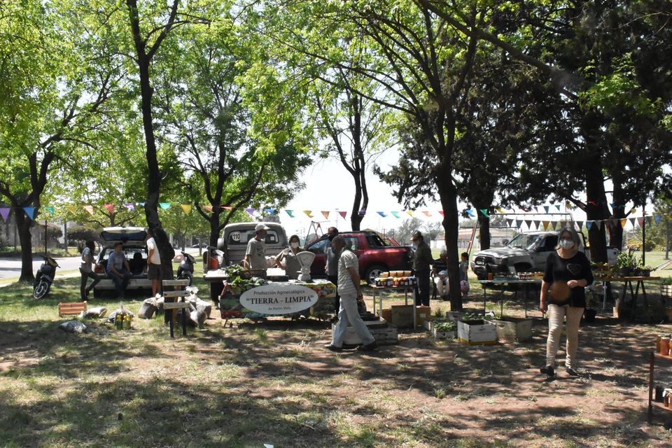FERIA ECOFINES VERDE, LA TRADICIONAL SALIDA MAÑANERA DEL SÁBADO Y PUNTO DE ENCUENTRO EN LA PLAZOLETA BROWN
