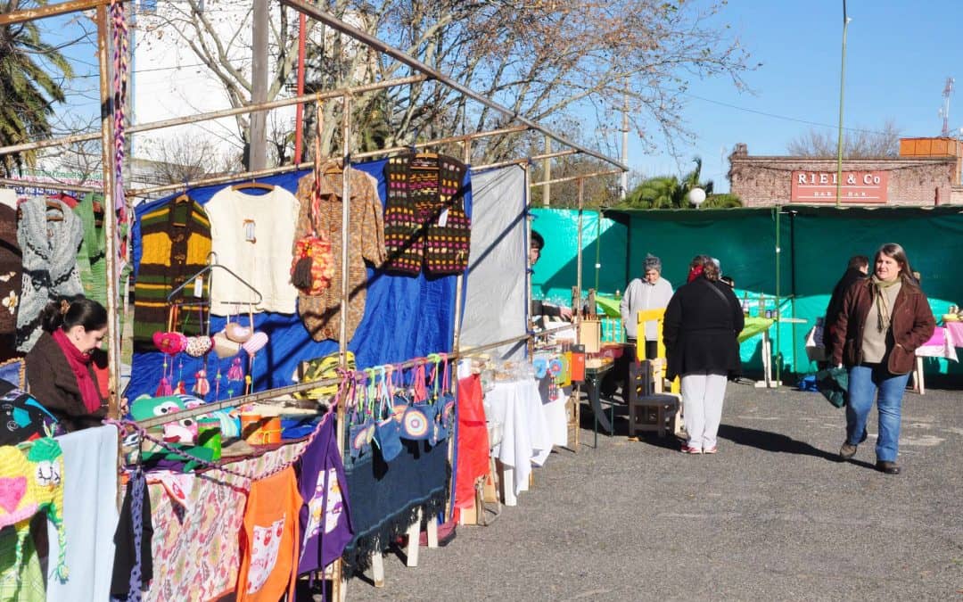 Se realizará una feria de artesanos y alimentos en la proyección de una película