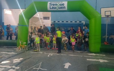 PERSONAL DEL ÁREA DE PROTECCIÓN CIUDADANA DIO UNA CHARLA DE EDUCACIÓN VIAL CON PISTA DE MANEJO A NIÑOS/AS DE 4 A 6 AÑOS Y SUS PADRES, EN EL CEF Nº 18