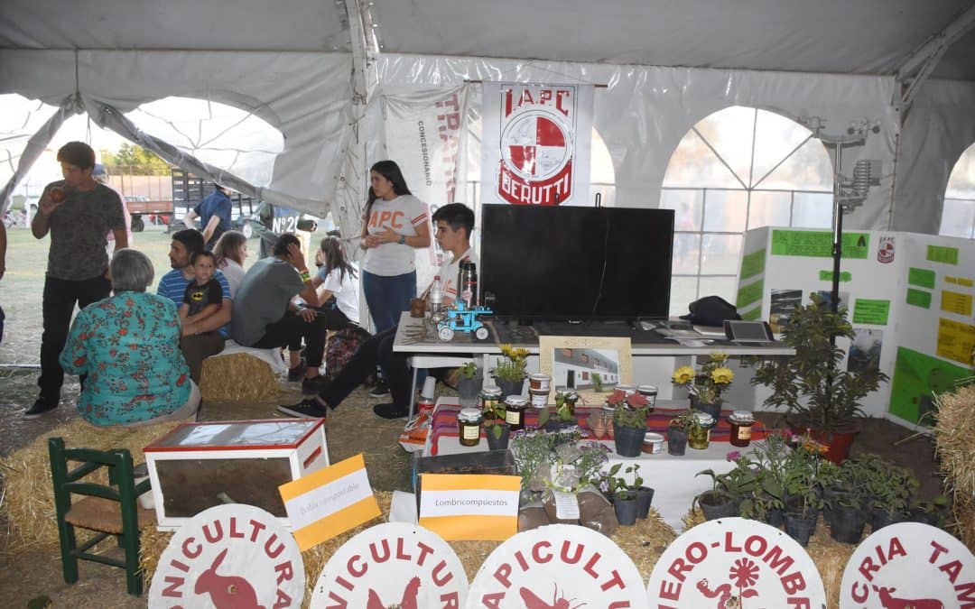 EMPRENDEDORES Y ARTESANOS LOCALES Y EL POLO CIENTÍFICO TECNOLÓGICO ESTUVIERON PRESENTES EN LA EXPO RURAL 2019