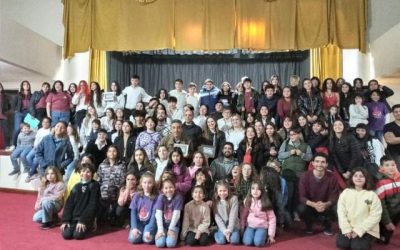 LOS COROS DE NIÑOS Y JÓVENES DE LA ESCUELA DE MÚSICA SE LUCIERON EN EL “SEXTO ENCUENTRO ANUAL DE COROS INFANTO/JUVENIL”, EN CARLOS TEJEDOR