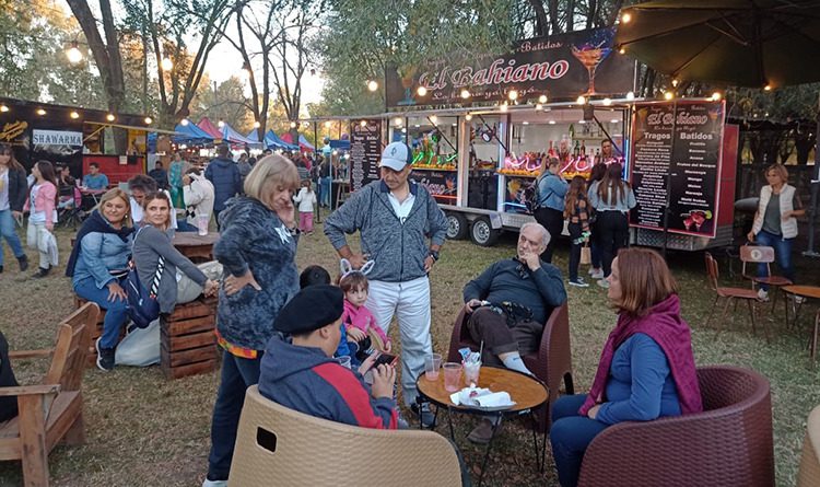 ENCUENTRO DE FOOD TRUCKS, ARTESANOS, JUEGOS INFANTILES, SHOWS Y BANDAS EN VIVO, EN PARQUE ESCUELA TÉCNICA