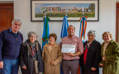 EL INTENDENTE RECIBIÓ A INTEGRANTES DE LIPOLCC: ENTREGARON UNA PLACA CONMEMORATIVA POR EL 150º ANIVERSARIO DE LA CIUDAD DE TRENQUE LAUQUEN