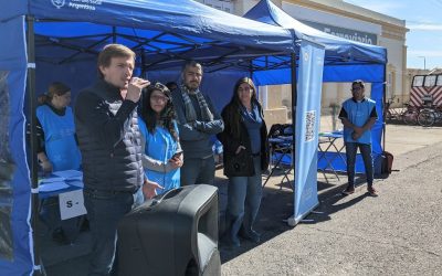 ENTREGA DE ANTEOJOS A LOS VECINOS/AS QUE RECIBIERON ATENCIÓN EN EL TREN DE DESARROLLO SOCIAL Y SANITARIO DURANTE SU VISITA A LA CIUDAD