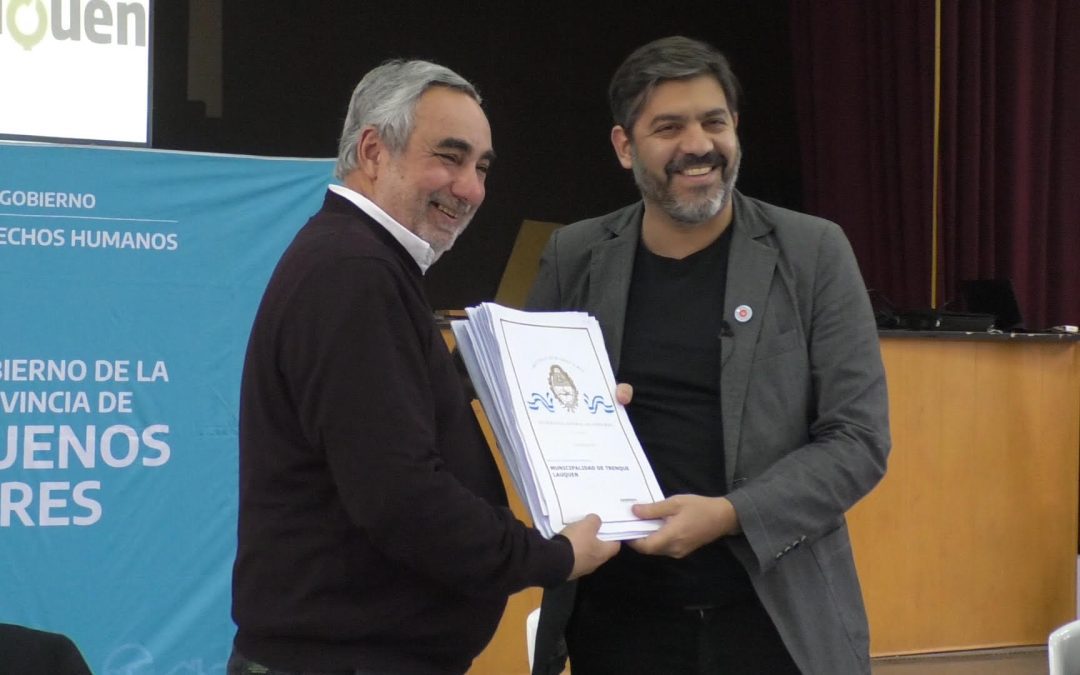 EL MUNICIPIO Y ESCRIBANÍA GENERAL DE GOBIERNO ENTREGARON ESTA TARDE (VIERNES) MÁS DE 300 ESCRITURAS A VECINOS/AS QUE COLMARON EL SALÓN DE BARRIO ALEGRE