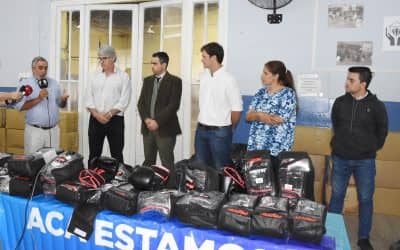 ENTREGAN MATERIAL DEPORTIVO A LAS COMISIONES DE BOXEO, DE ARTES MARCIALES Y DE VÓLEY FEMENINO Y MASCULINO