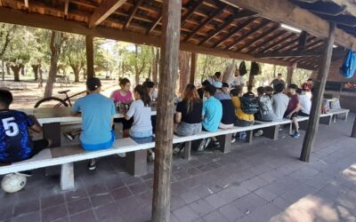 CON UNA CHORIPANEADA Y ACTIVIDADES RECREATIVAS, LOS JÓVENES DEL PROGRAMA ENVIÓN DESPIDIERON EL AÑO
