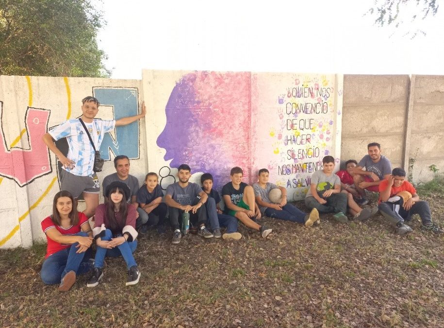 POR EL DÍA INTERNACIONAL DE LA MUJER, LOS JÓVENES DEL PROGRAMA ENVIÓN REALIZARON UN MURAL