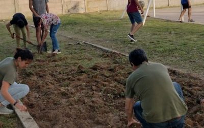 PROGRAMA ENVIÓN TRENQUE LAUQUEN: TRABAJAN EN UNA CANCHA DE TEJO EN LA PLAZOLETA WLADIMIRO ACOSTA