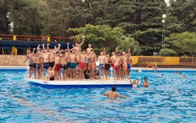 LOS JÓVENES DEL PROGRAMA ENVIÓN DISFRUTAN DE LA PILETA EN EL CLUB BARRIO ALEGRE