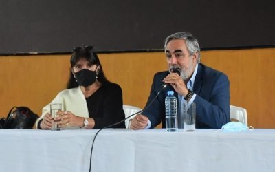 EL INTENDENTE FERNÁNDEZ Y LA MINISTRA DE GOBIERNO, TERESA GARCÍA, COMPARTIERON ESTA MAÑANA EL ACTO DE ENTREGA DE 119 ESCRITURAS