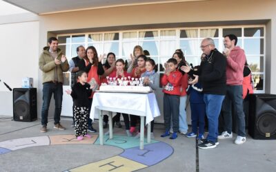 LA ESCUELA MUNICIPAL DE BERUTI CELEBRÓ SU 78° ANIVERSARIO CON EL ACOMPAÑAMIENTO DE LA COMUNIDAD Y EN UN EDIFICIO REMODELADO