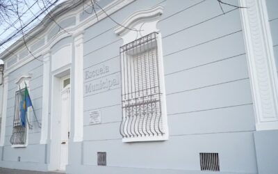 PRÓXIMA A CUMPLIR LOS 90 AÑOS DE TRAYECTORIA EN LA COMUNIDAD, SE AVANZA EN LA PUESTA EN VALOR DEL EDIFICIO DE LA ESCUELA MUNICIPAL