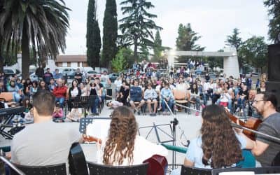 AGRUPACIONES DE CANTO E INSTRUMENTALES DE LA ESCUELA MUNICIPAL DE MUSICA CAUTIVARON AL AUDITORIO