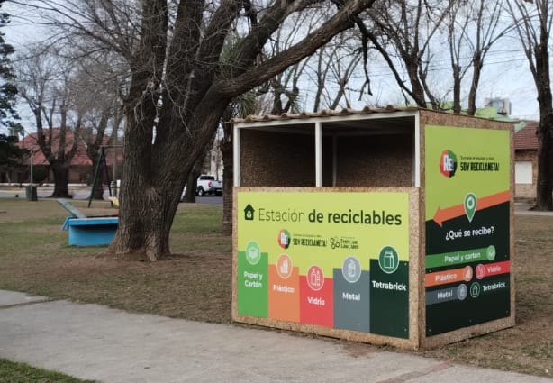 EL MUNICIPIO INSTALÓ HOY (MARTES) CINCO NUEVAS ESTACIONES DE RECICLABLES EN DISTINTOS PUNTOS DE LA PLANTA URBANA DE TRENQUE LAUQUEN