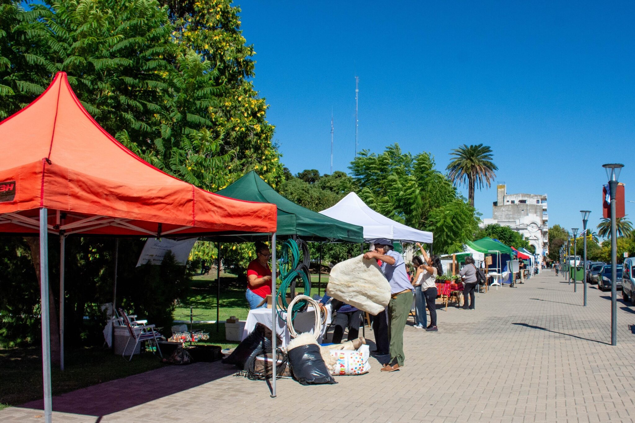 LA FERIA DE ARTESANOS Y EMPRENDEDORES, Y EL PATIO DE COMIDAS SE SUMAN A ...