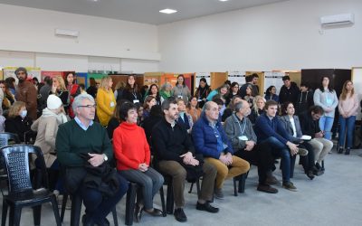 ALUMNOS/AS DE DISTINTAS ESCUELAS PRESENTAN SUS PROYECTOS E INVESTIGACIONES EN LA FERIA DE CIENCIAS, EN EL SUM DE LA ESCUELA Nº 35